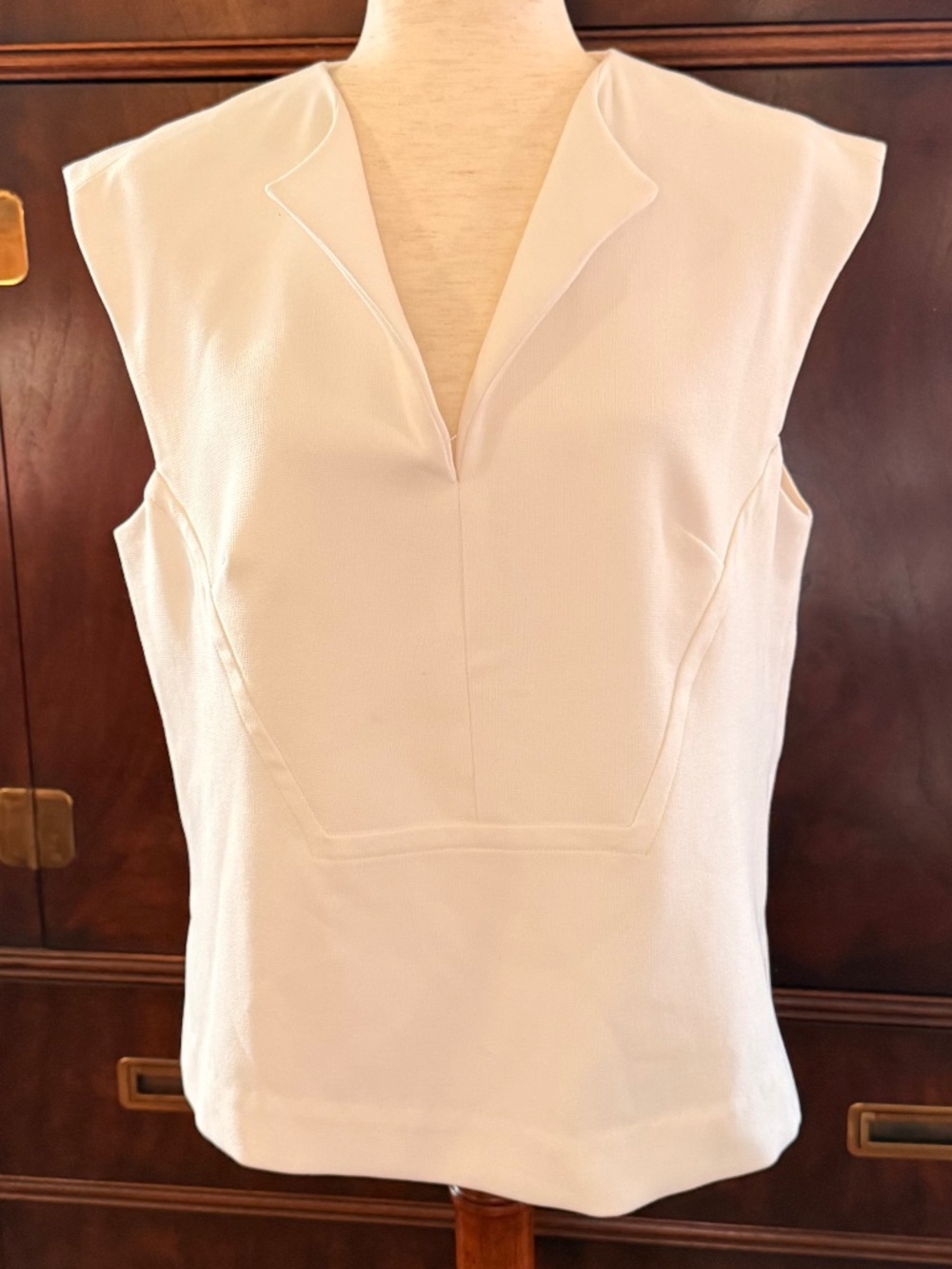 Trina Turk Block V Neck top Large